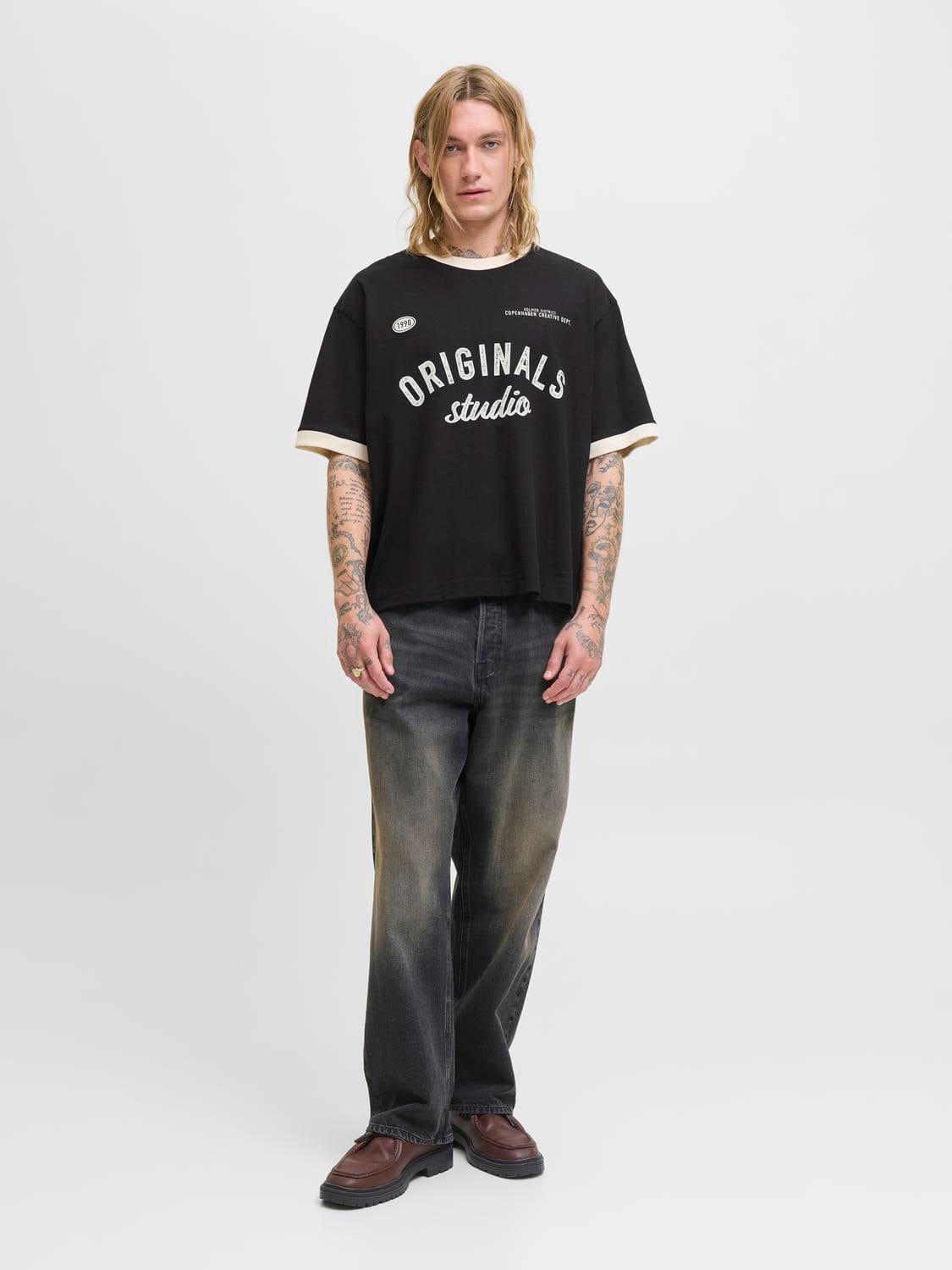 model_shot-front_full