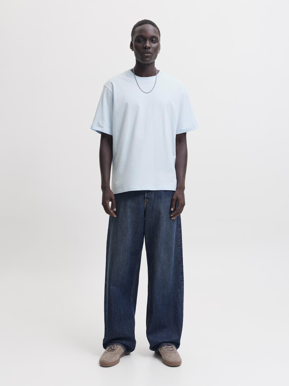 model_shot-front_full