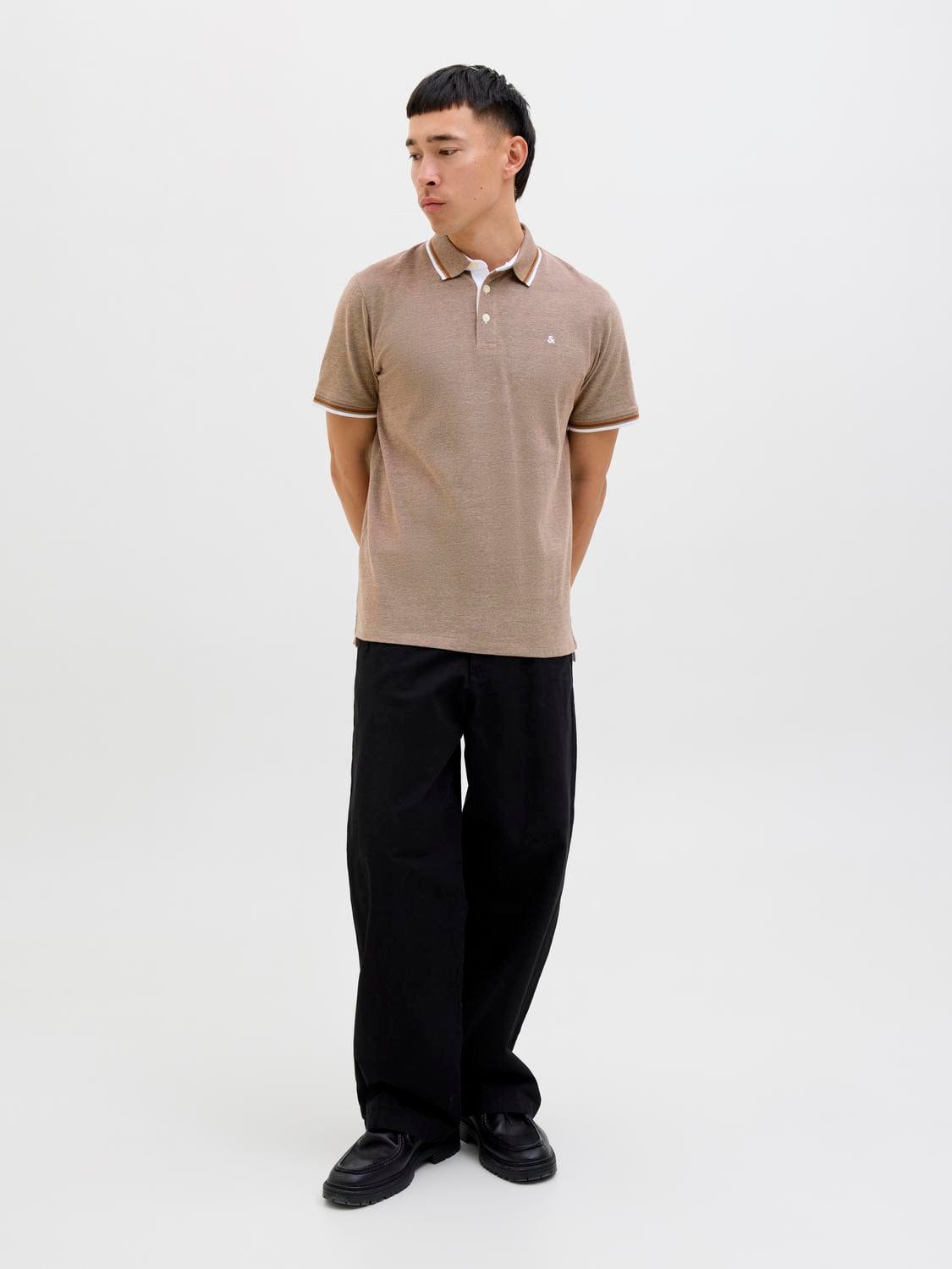 model_shot-front_full