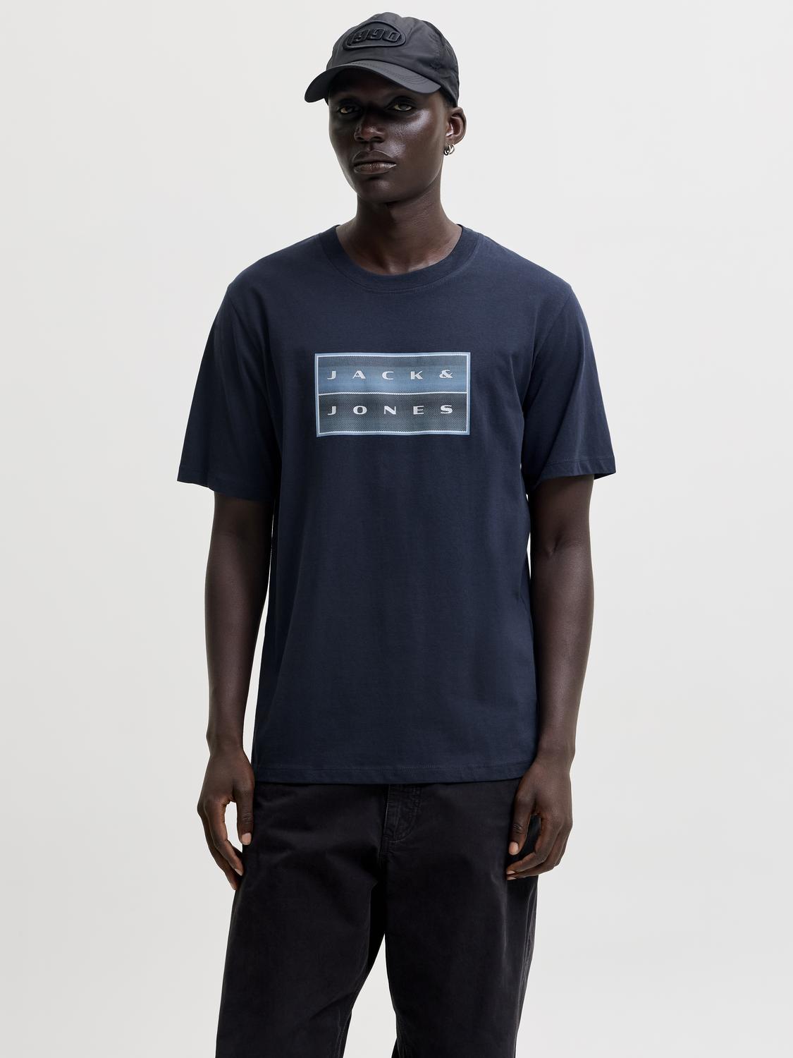 model_shot-front