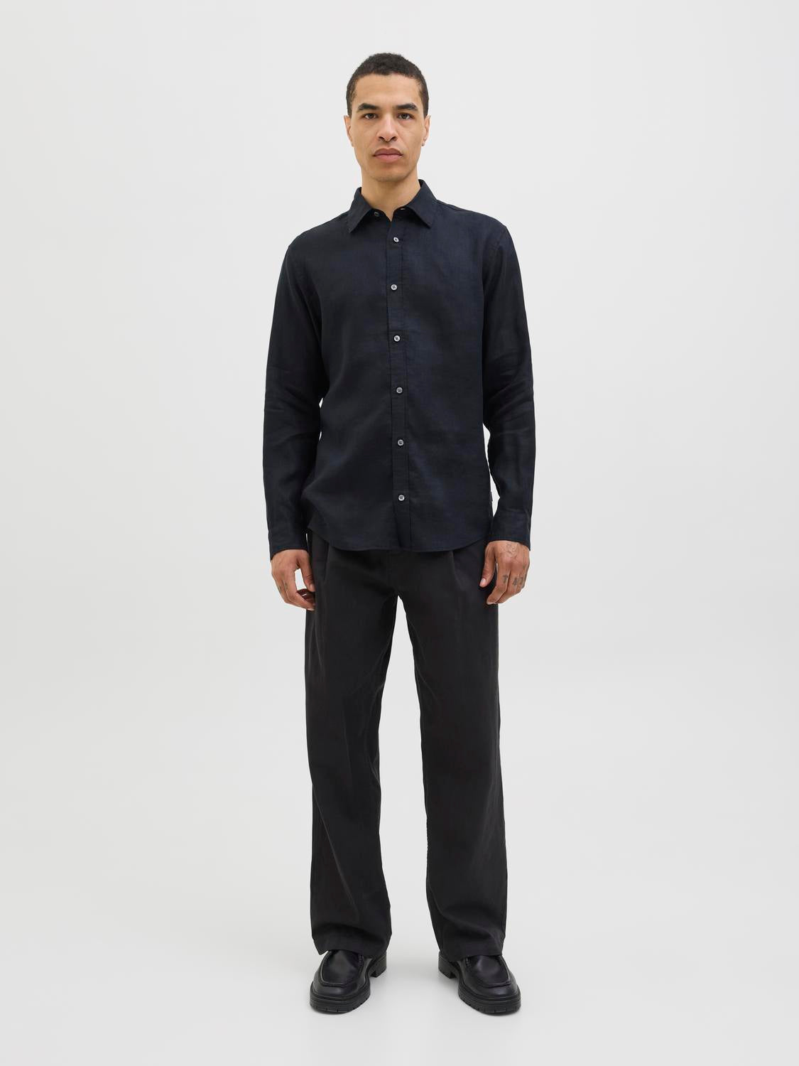 model_shot-front_full