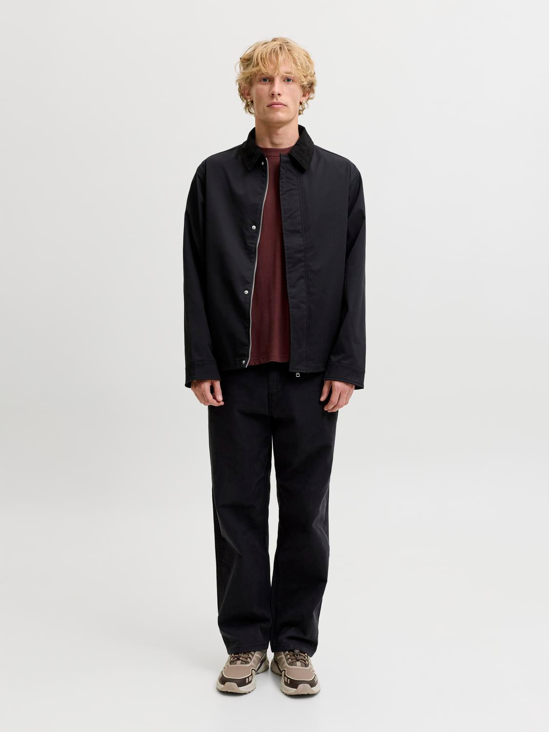 model_shot-front_full