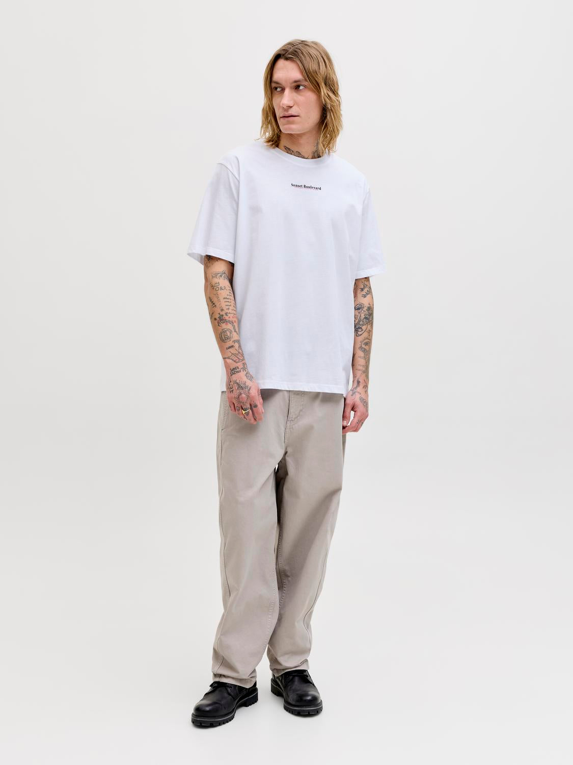 model_shot-front_full