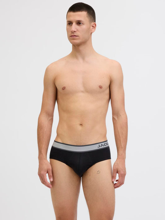 model_shot-front_full