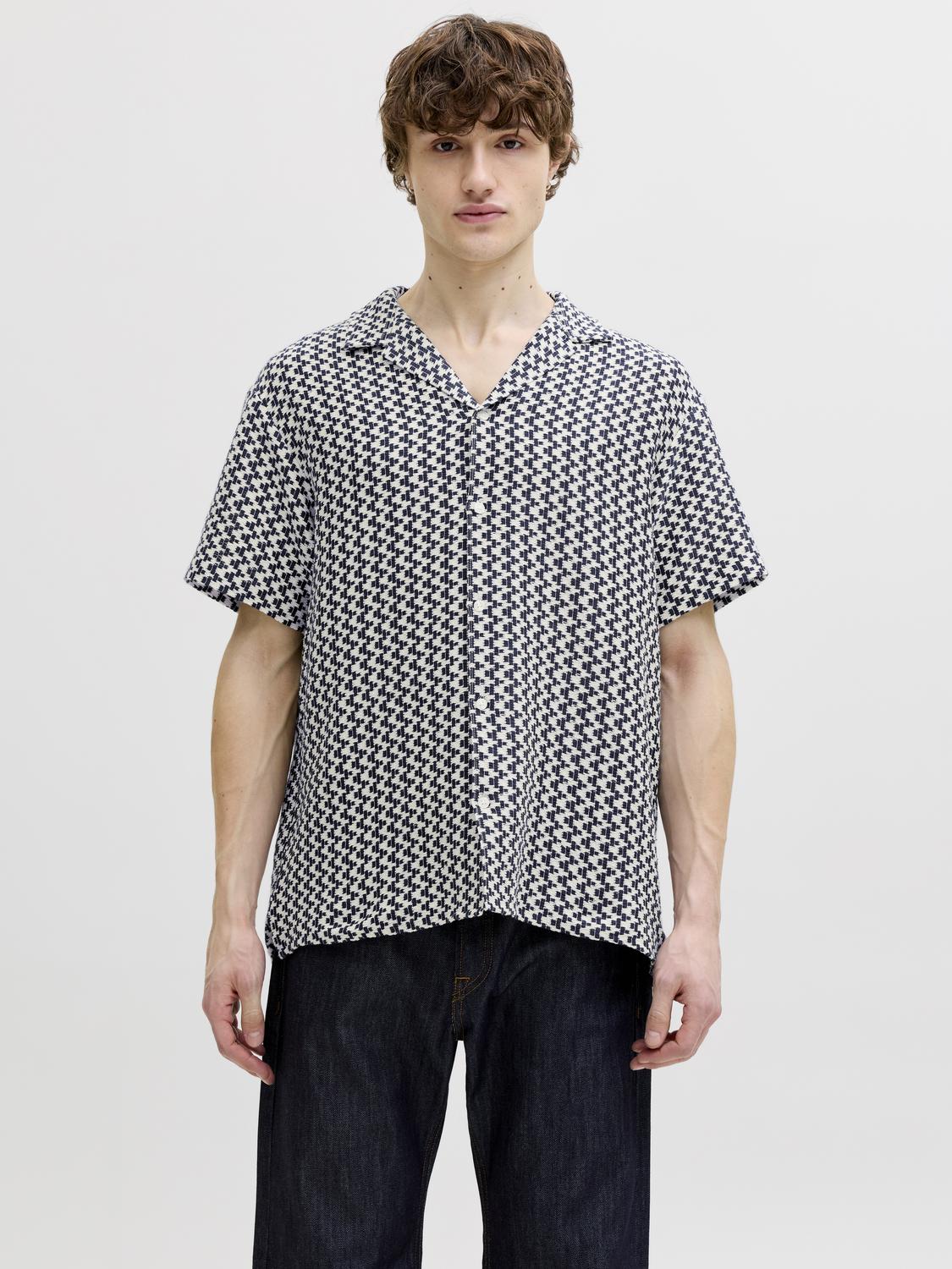 model_shot-front