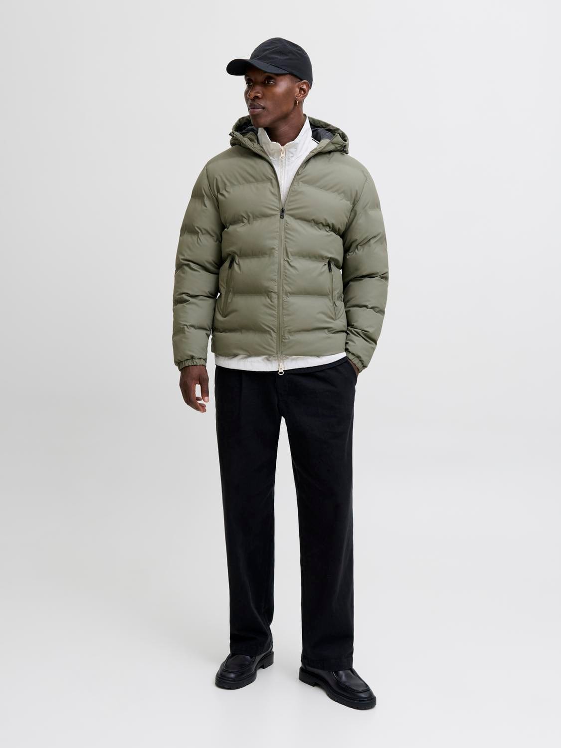 model_shot-front_full