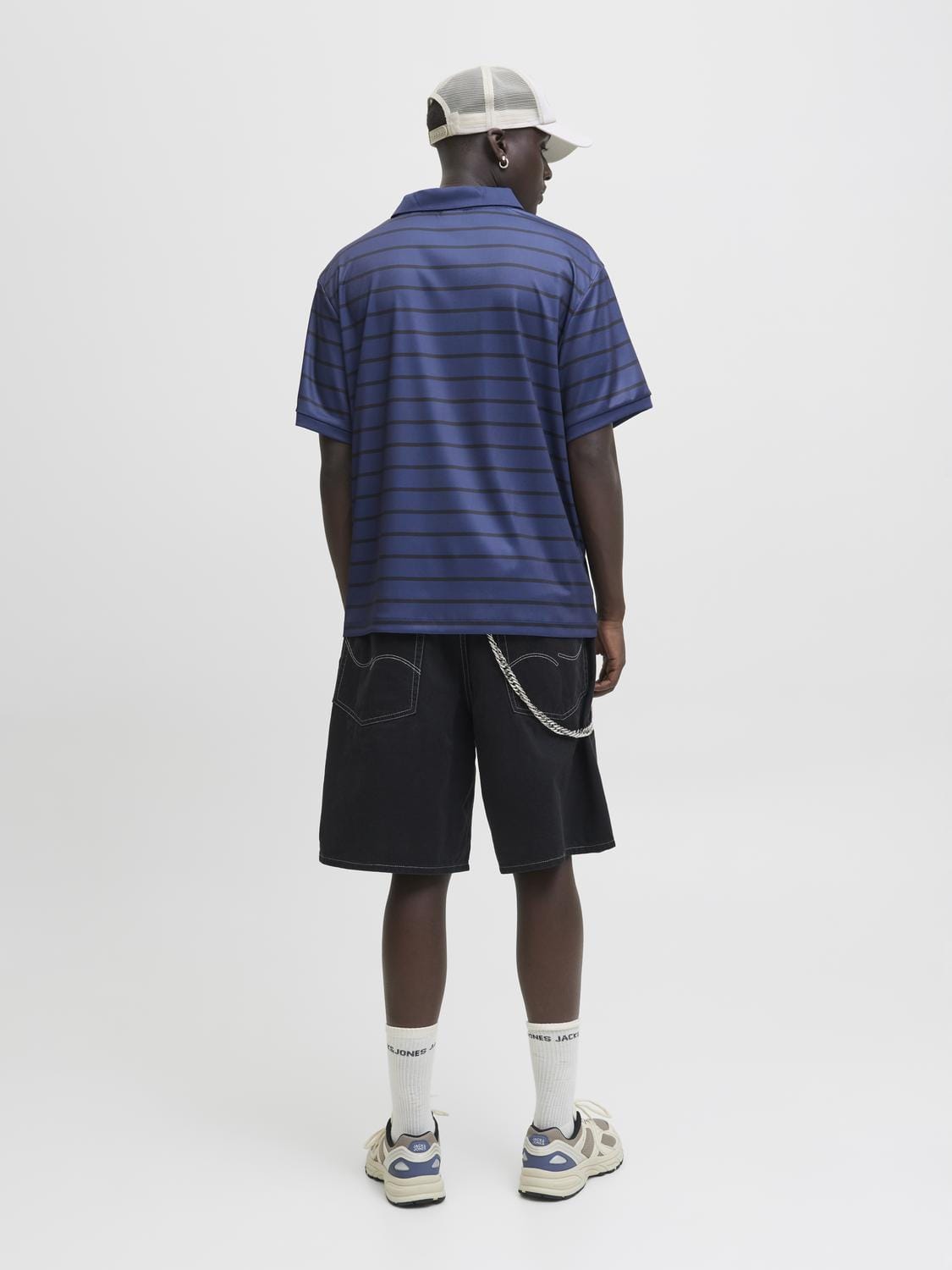 model_shot-back