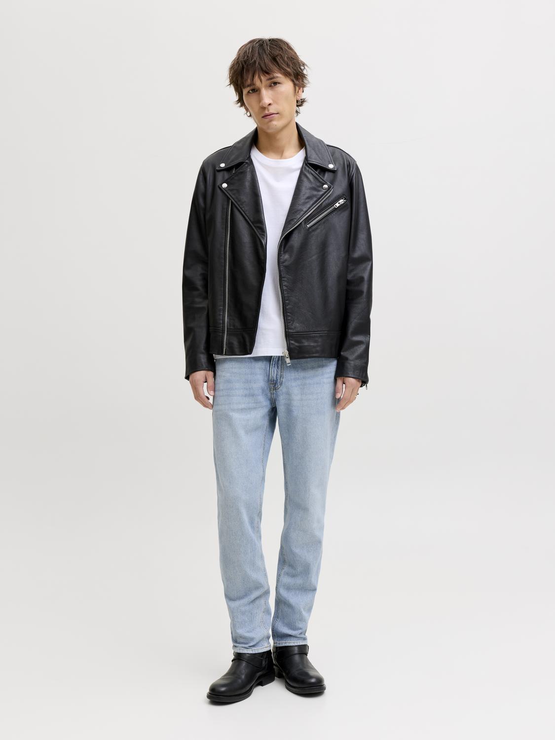 model_shot-front_full