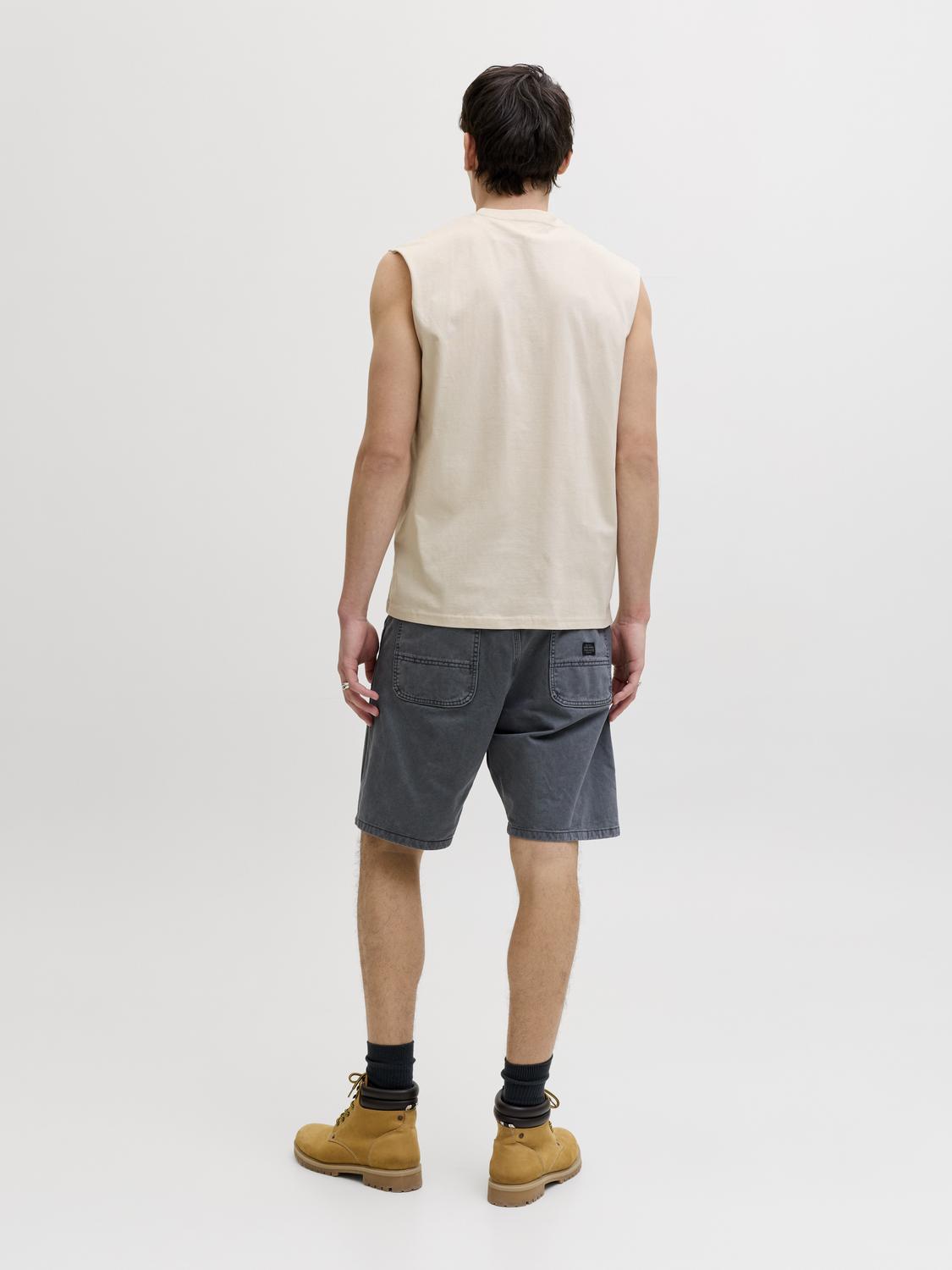 model_shot-back