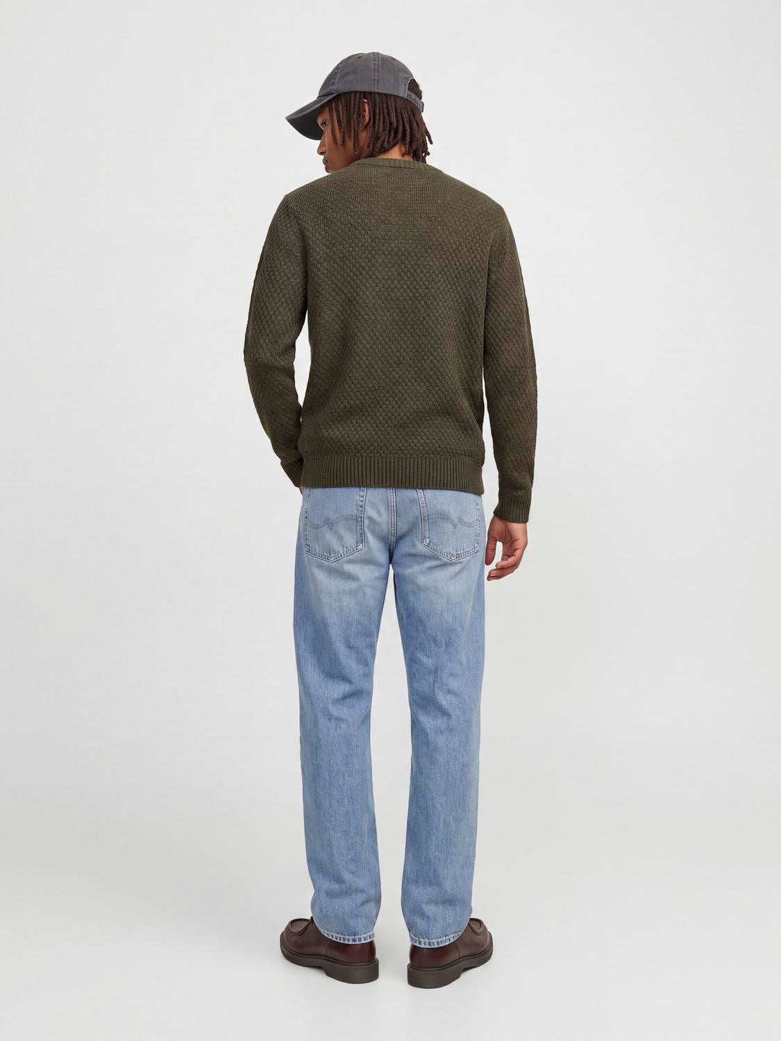 model_shot-back