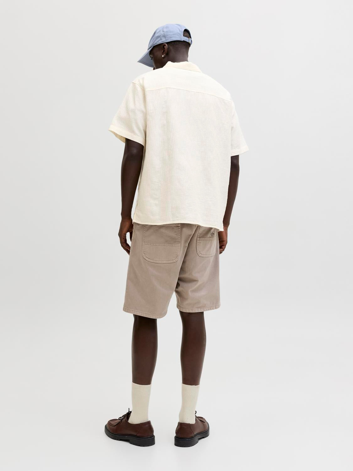 model_shot-back