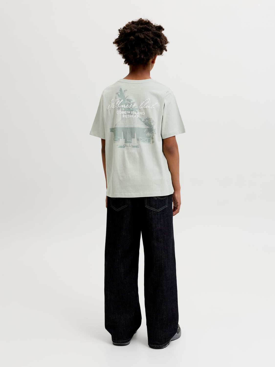 model_shot-back