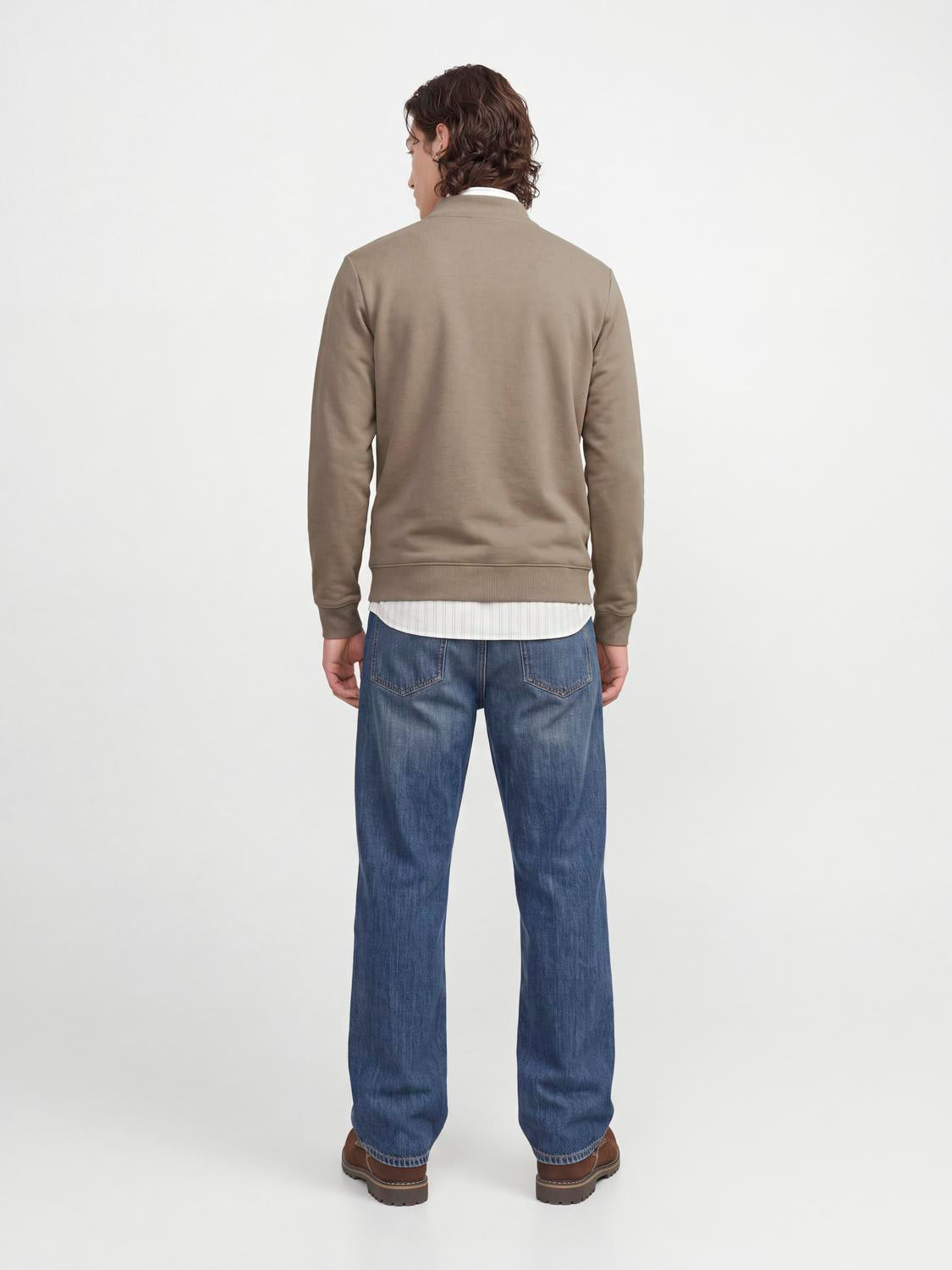 model_shot-back