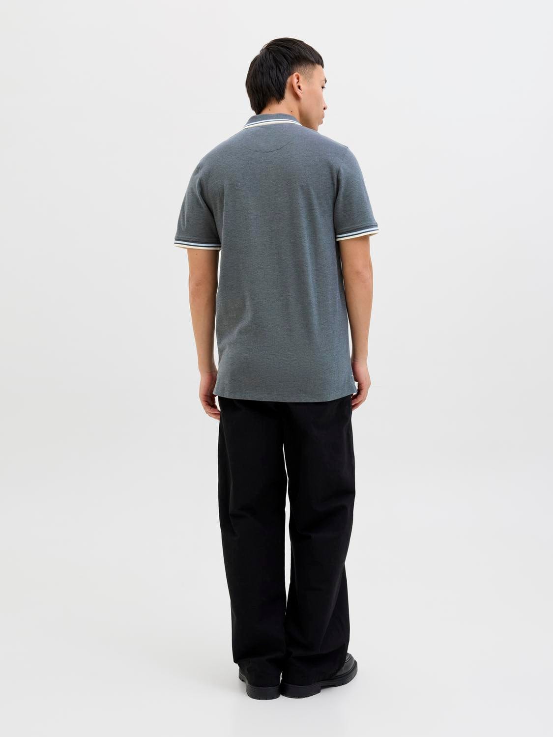 model_shot-back