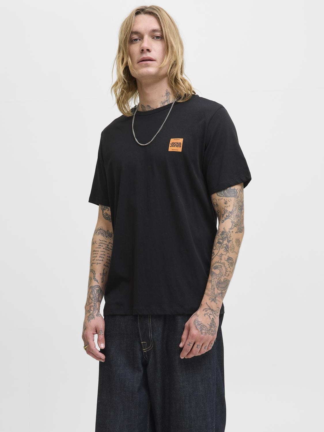 model_shot-front