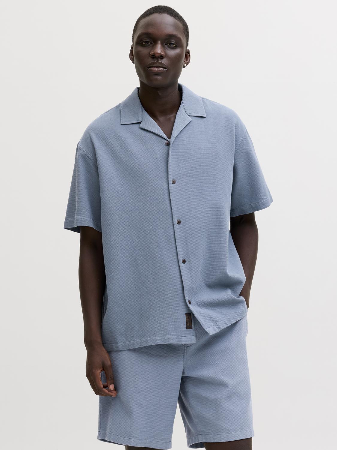 model_shot-front