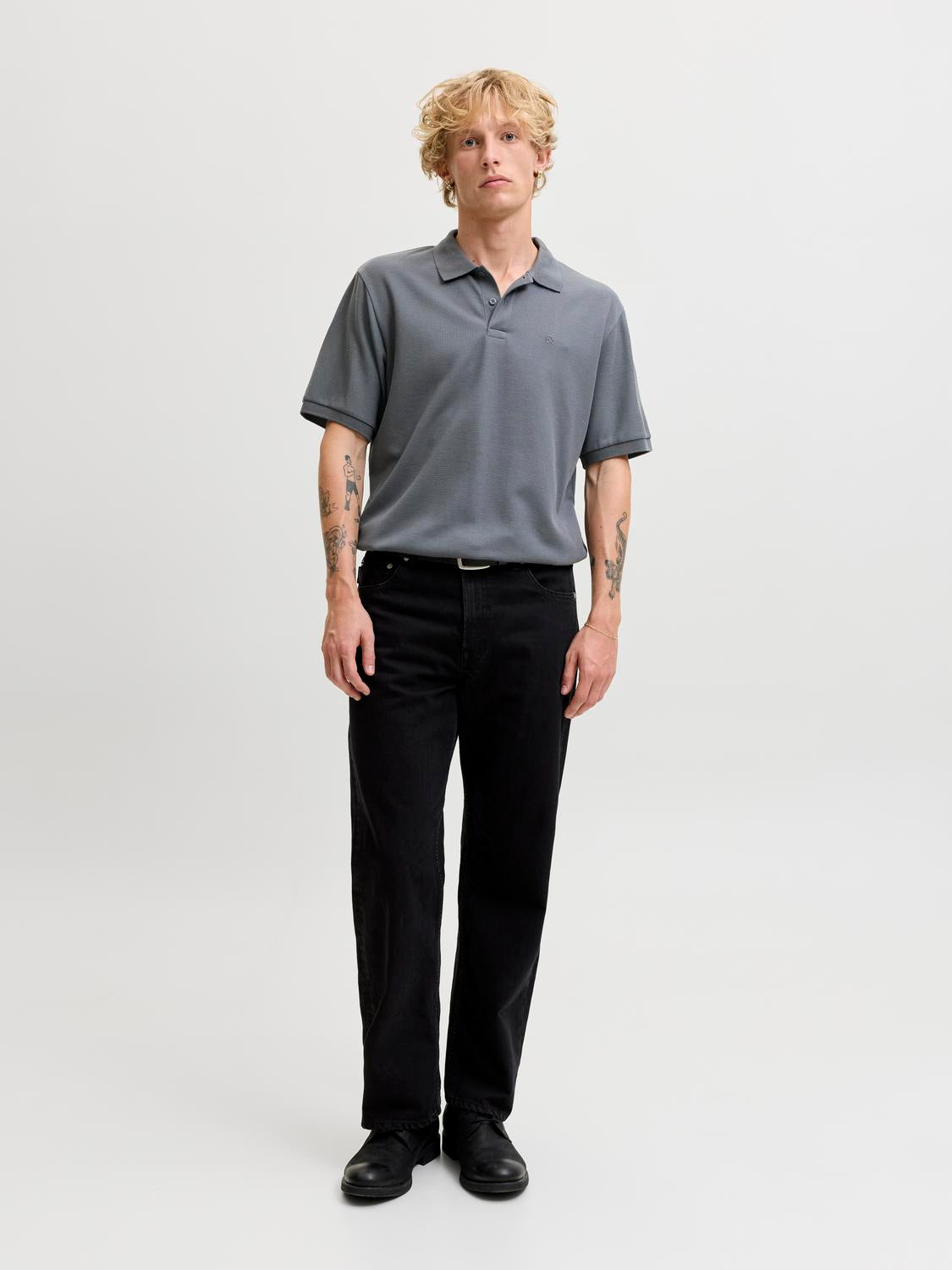 model_shot-front_full