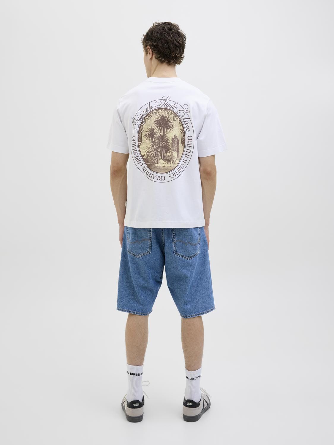 model_shot-back
