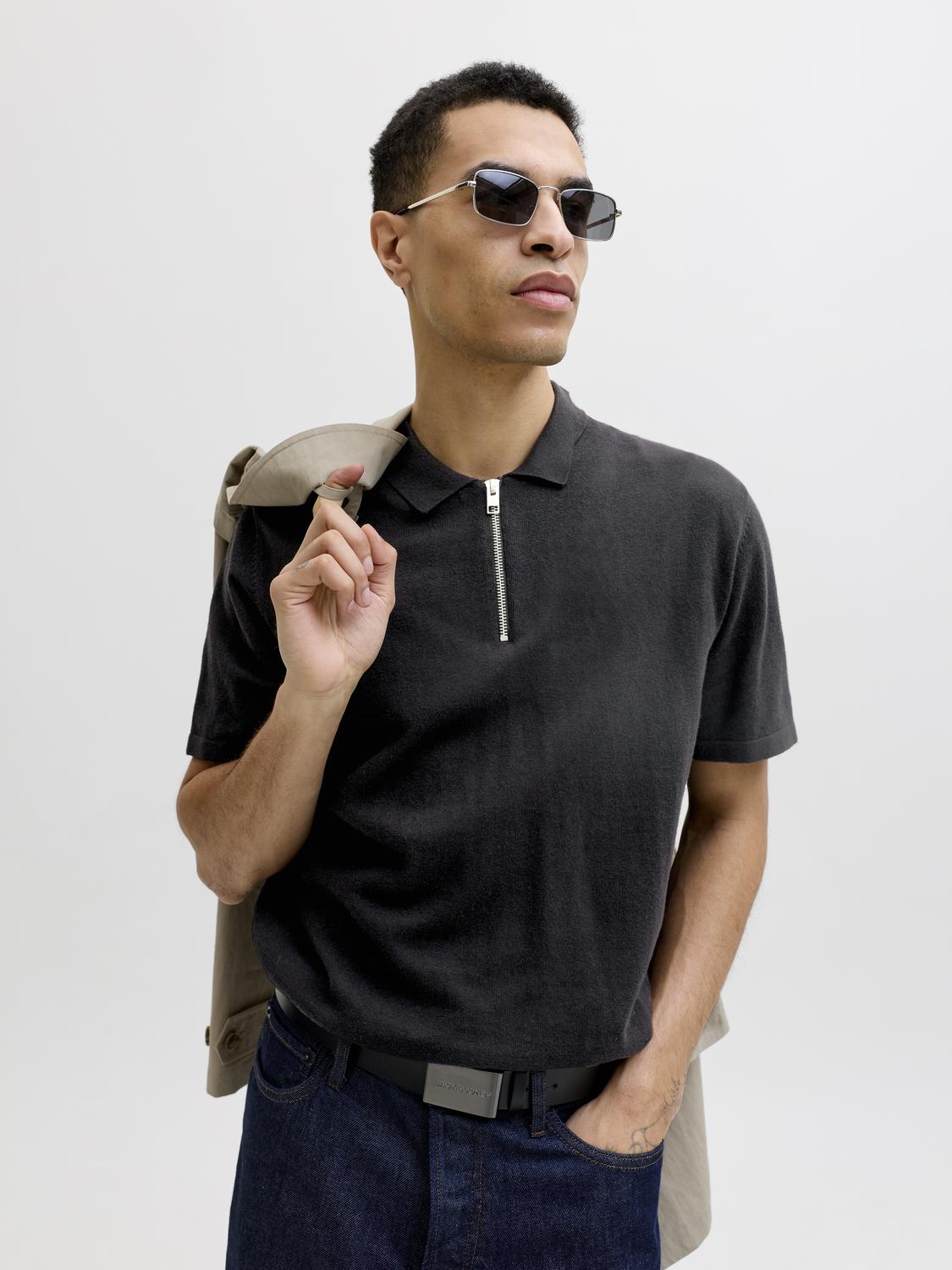 model_shot-creative