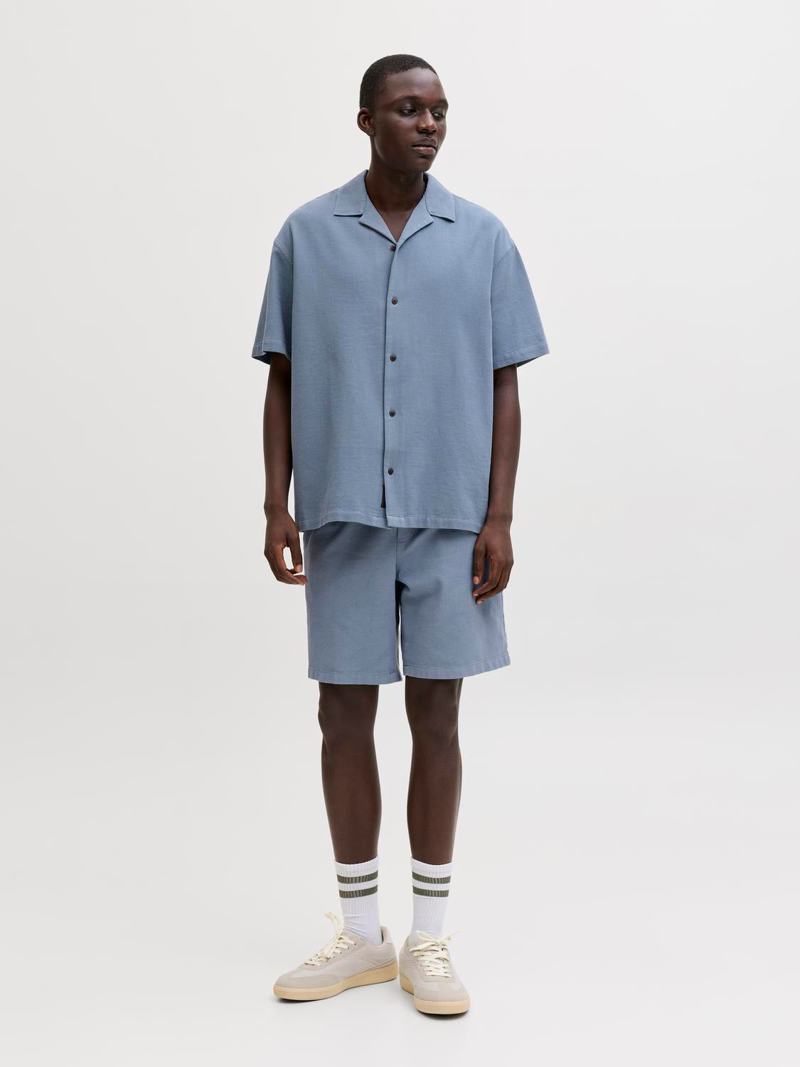 model_shot-front_full