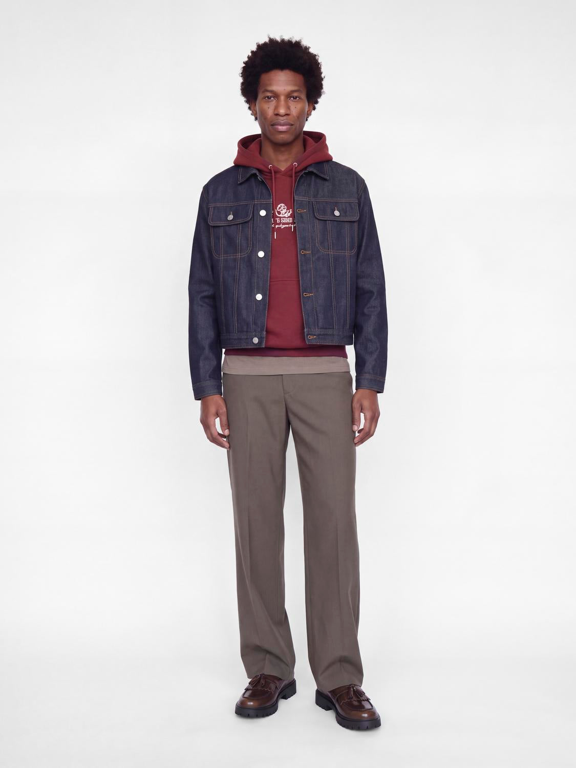 model_shot-front_full