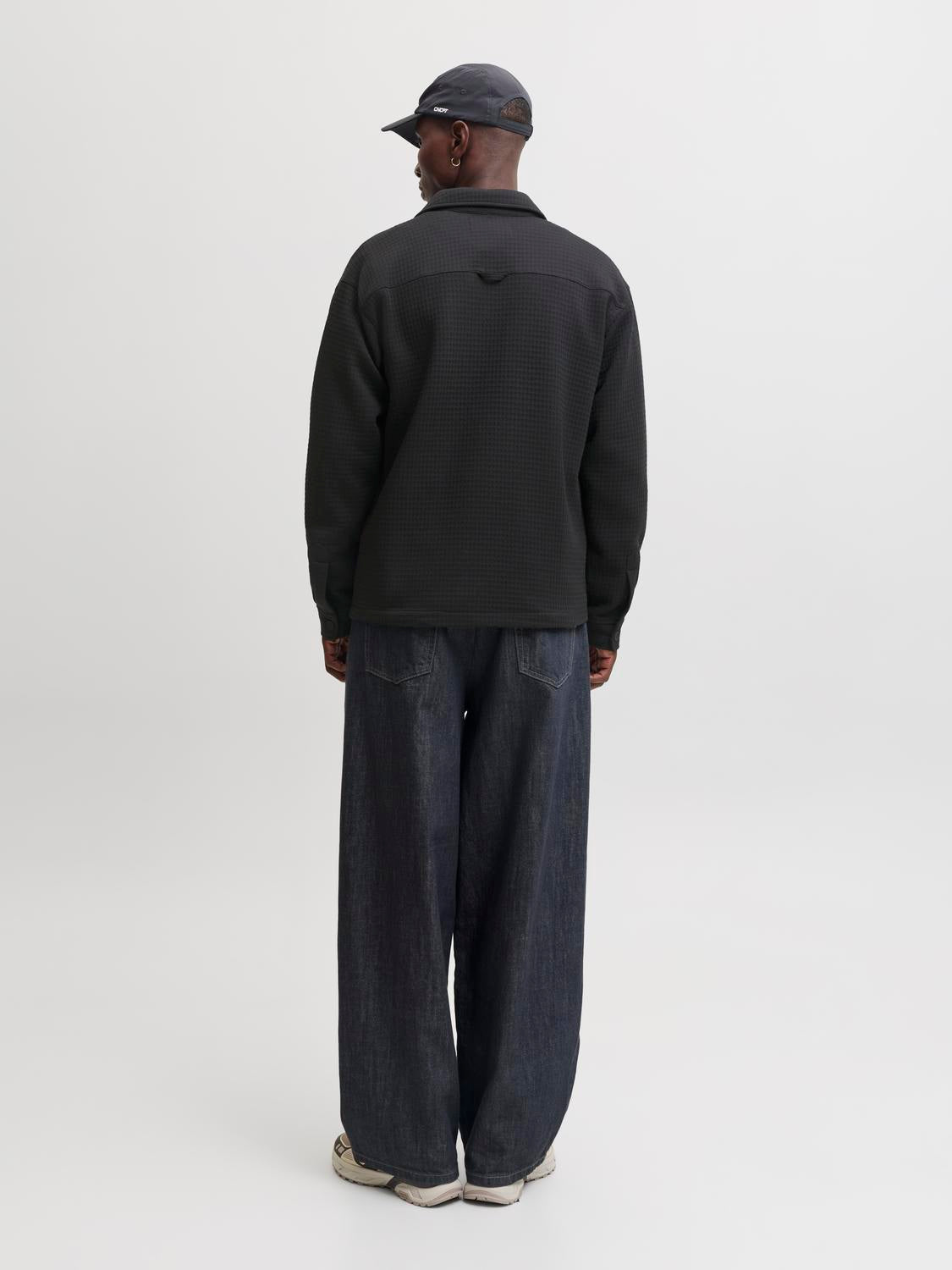 model_shot-back
