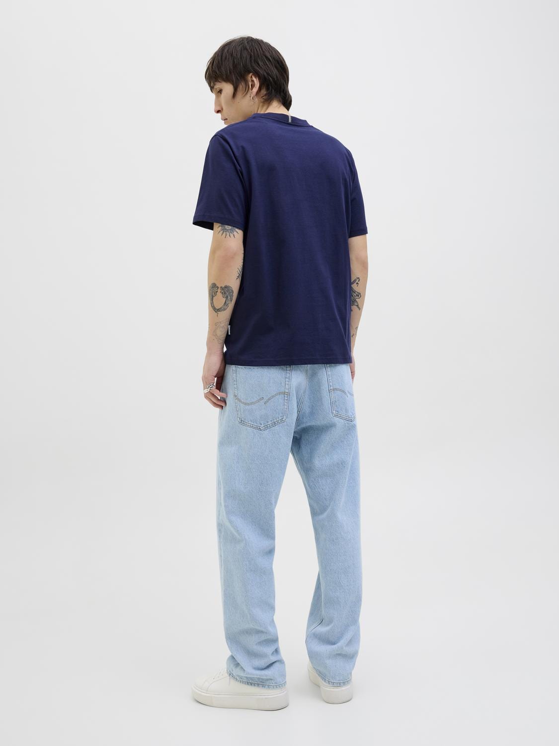 model_shot-back