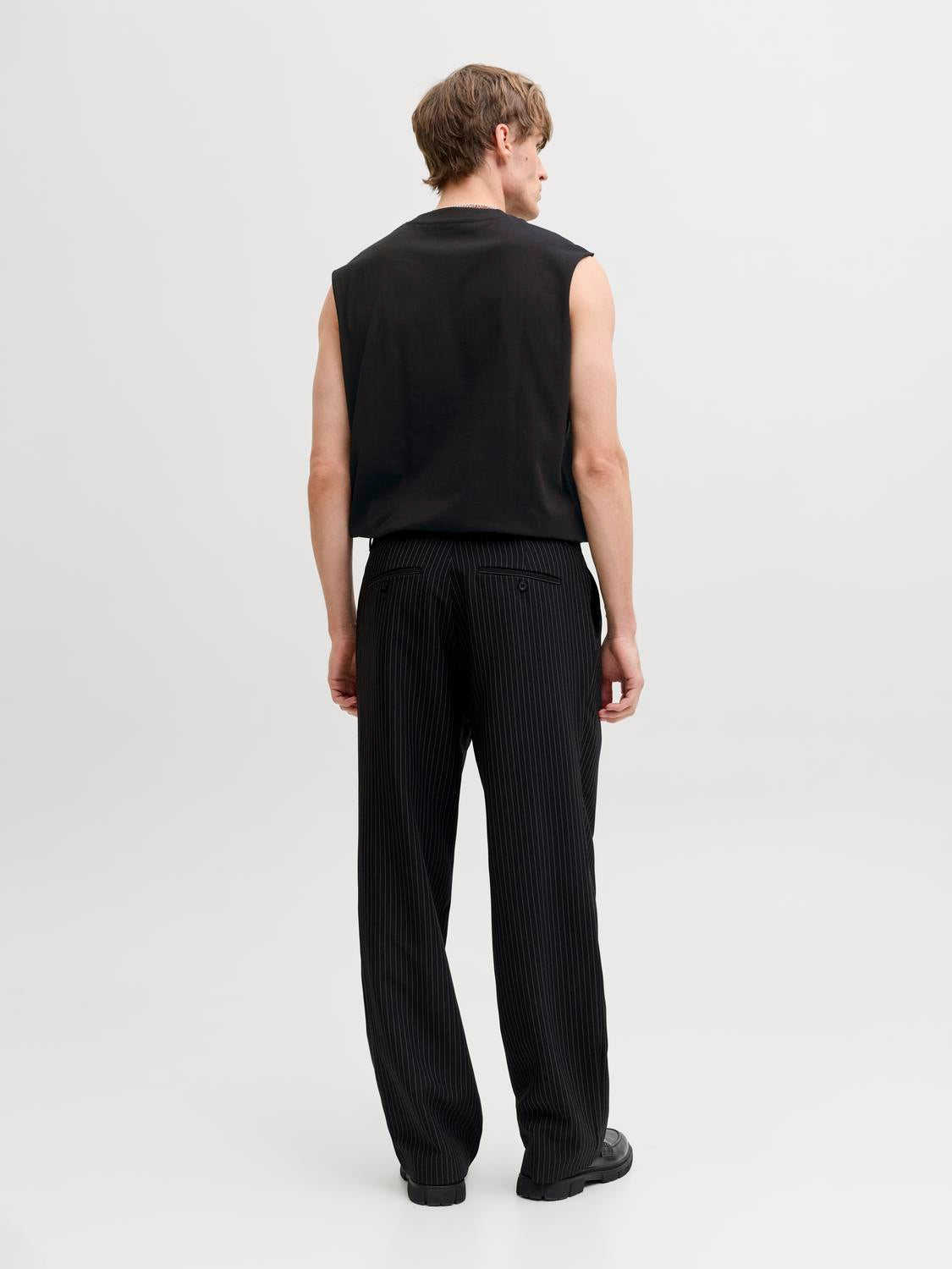 model_shot-back