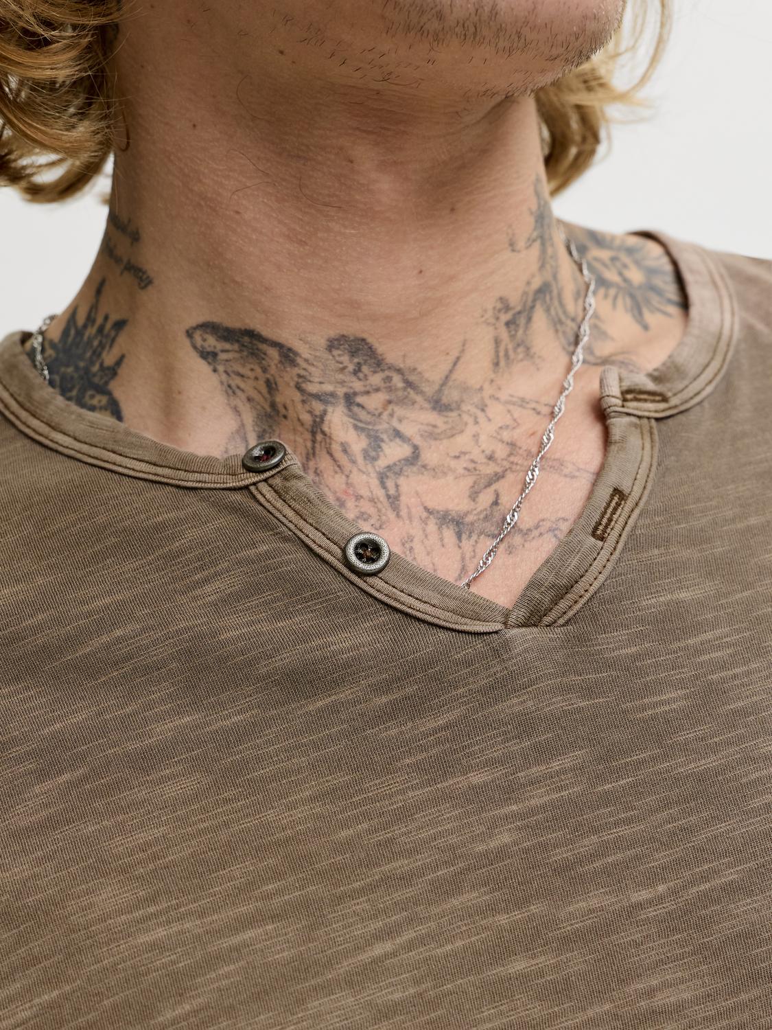 model_shot-detail