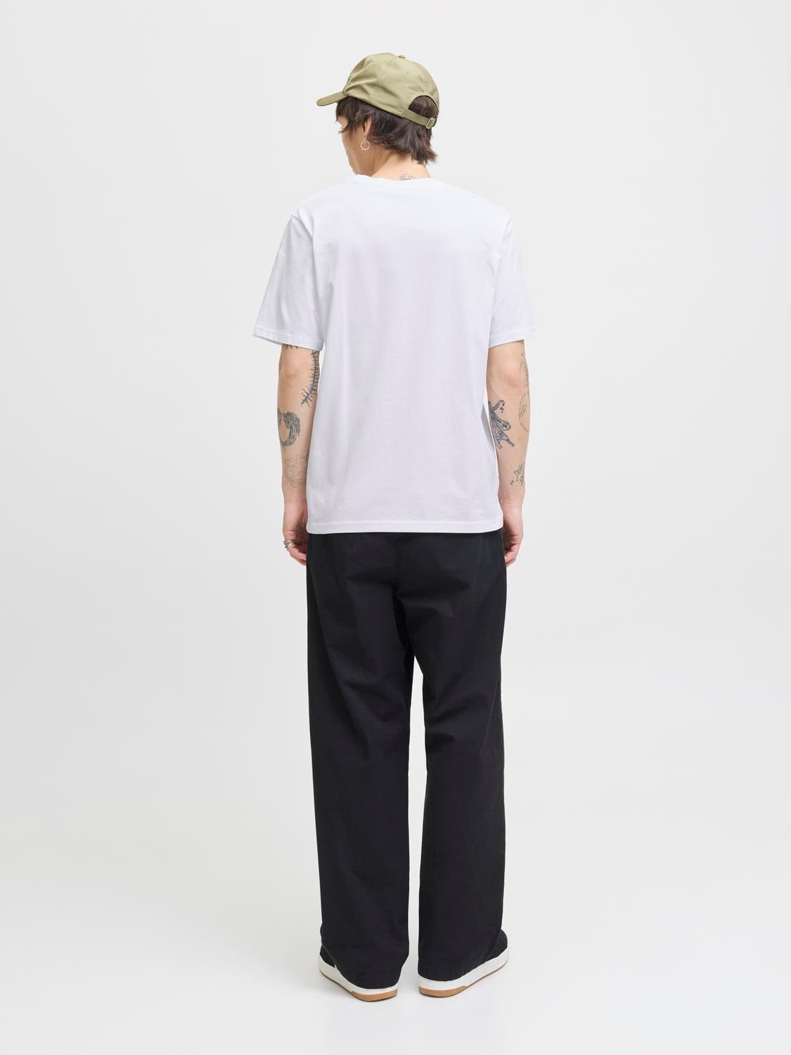 model_shot-back