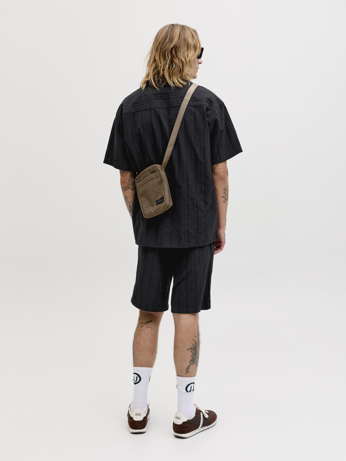 model_shot-back