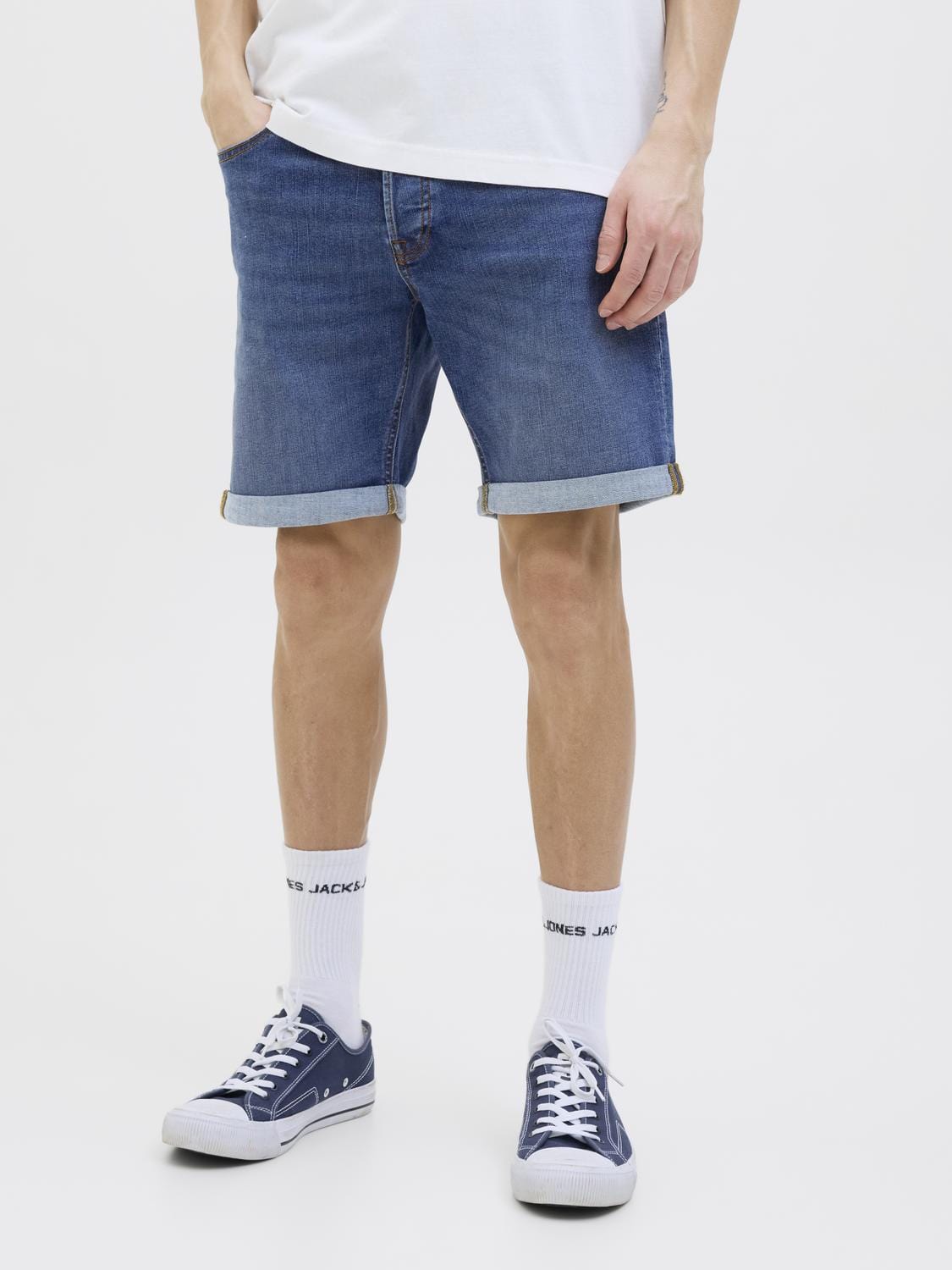 model_shot-front