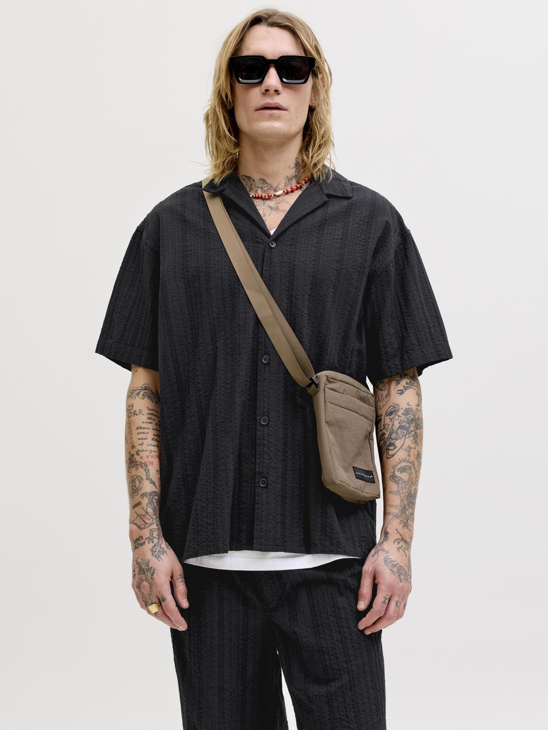 model_shot-front