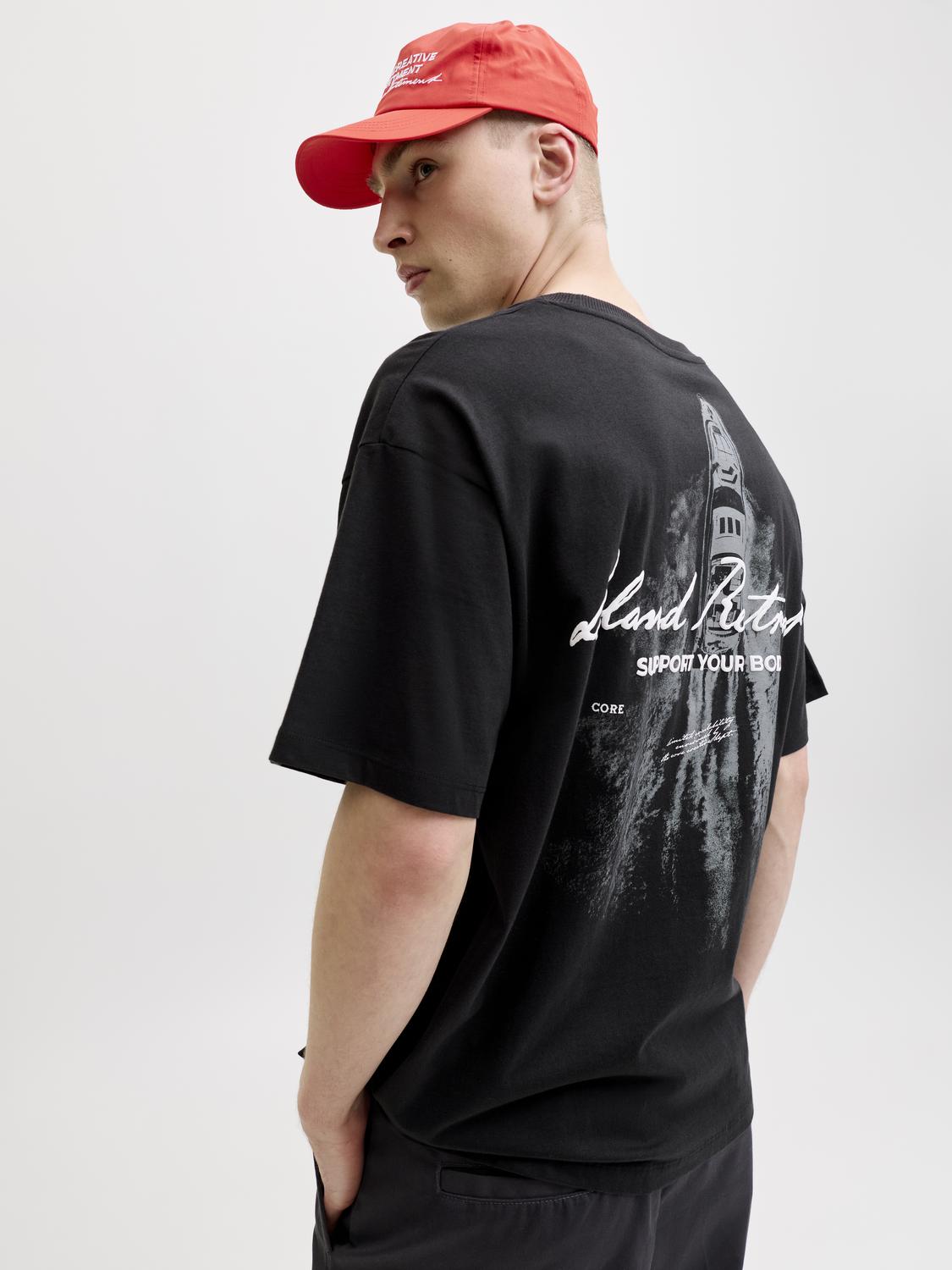model_shot-creative