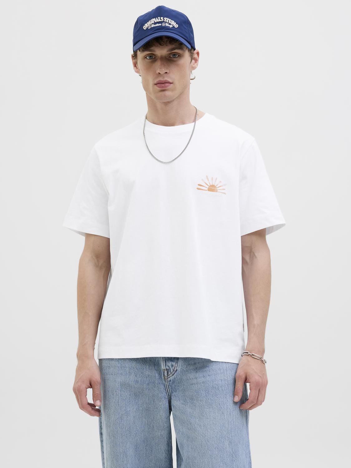 model_shot-front