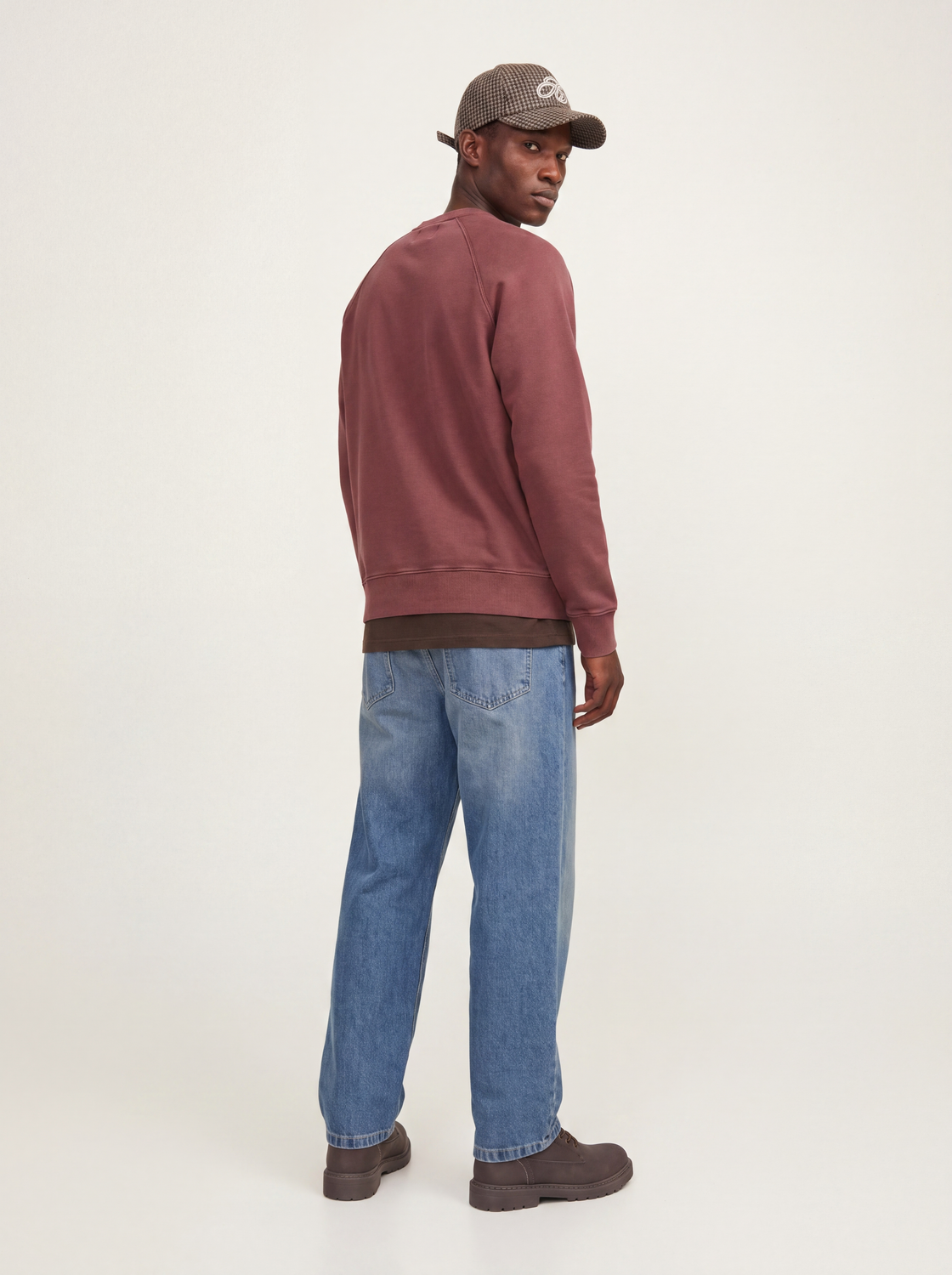 model_shot-back