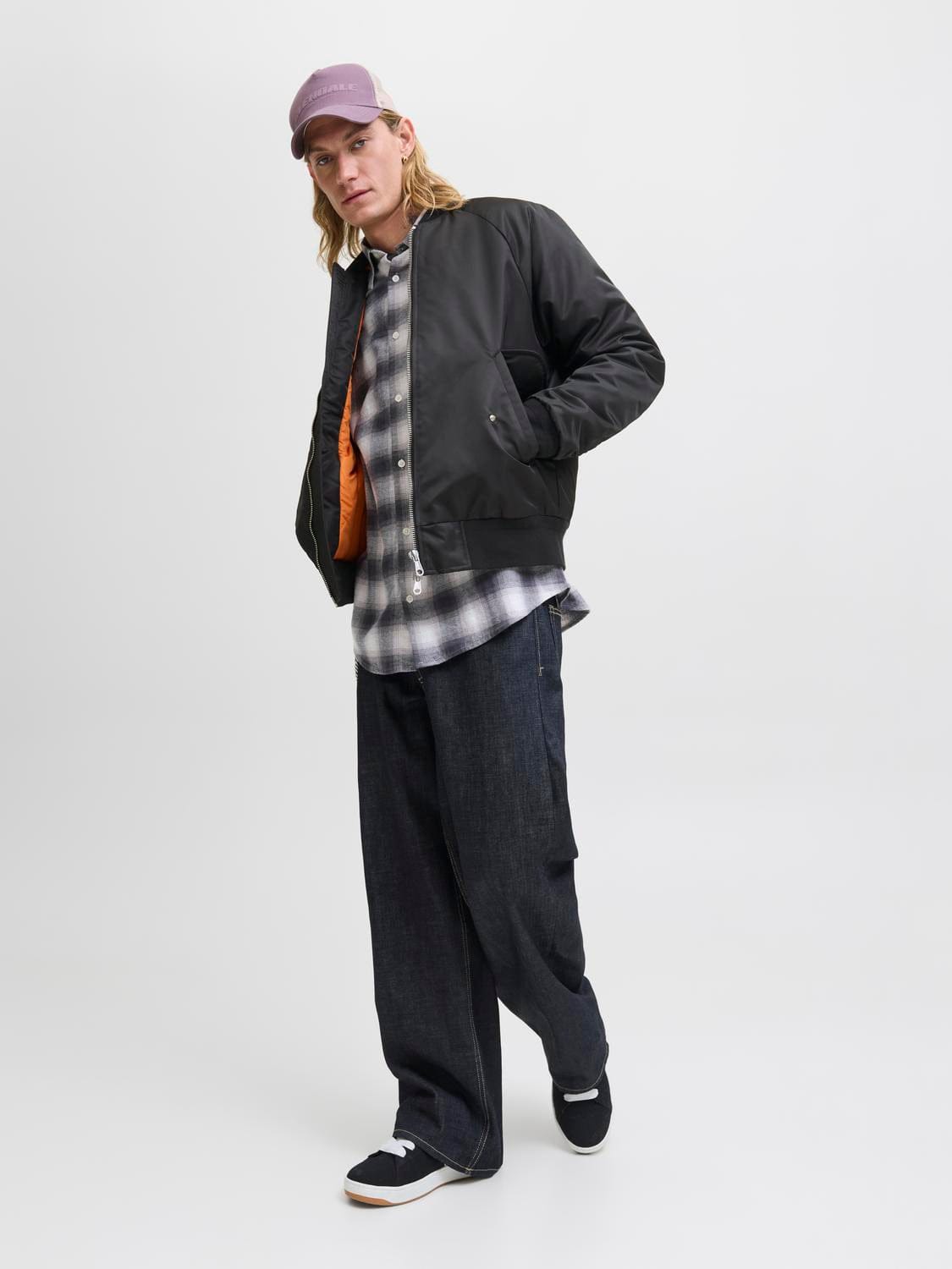 model_shot-front_full