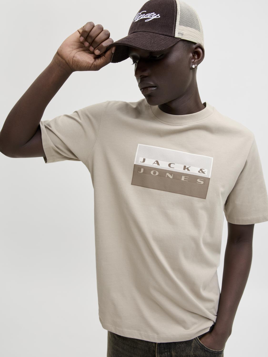 model_shot-creative