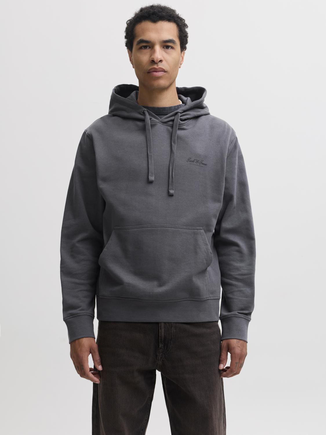 model_shot-front