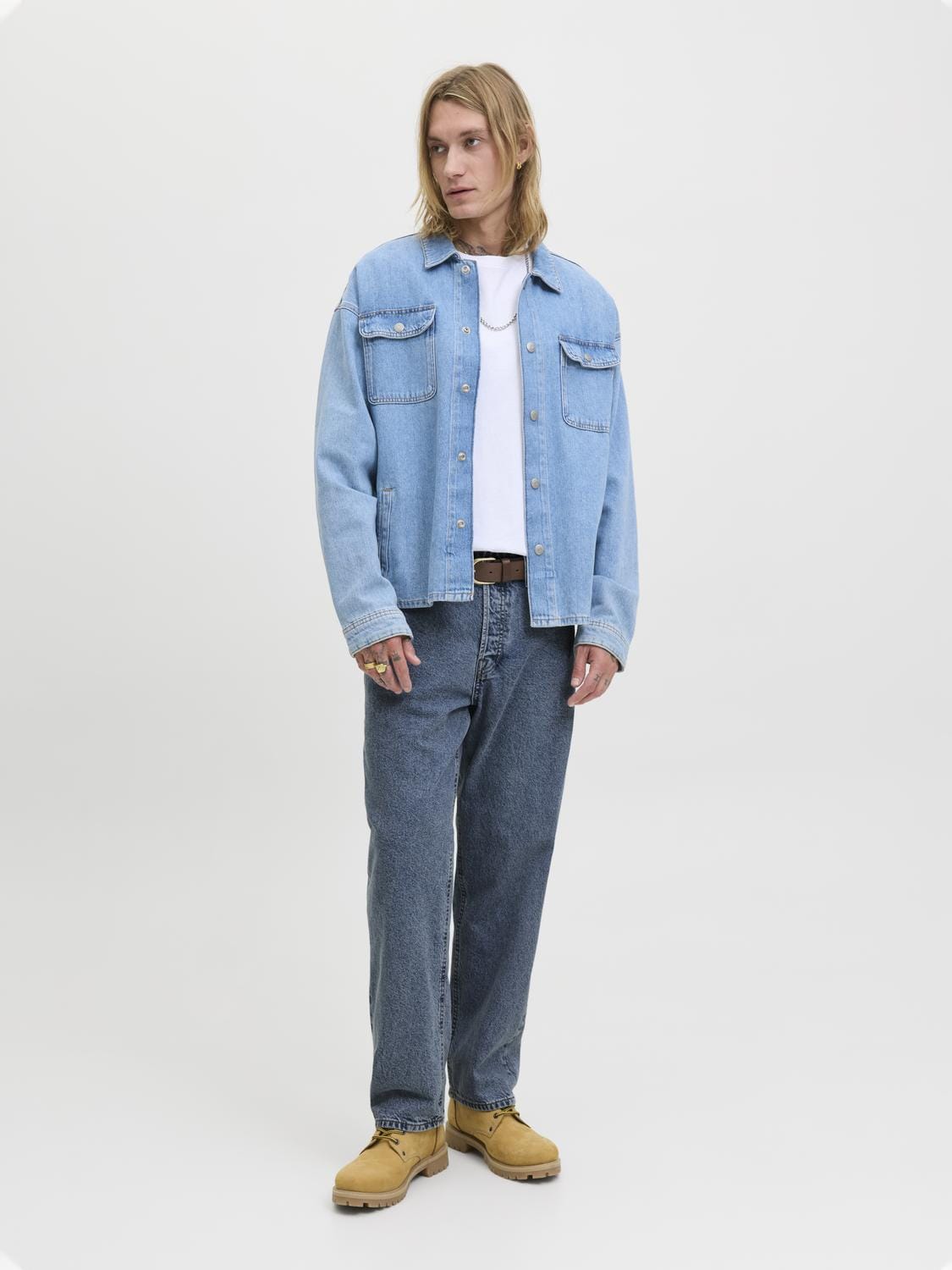 model_shot-front_full