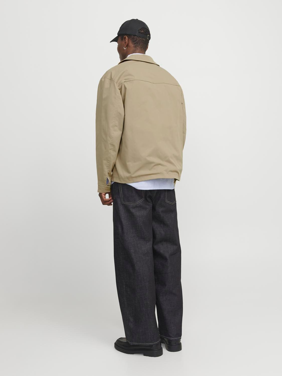 model_shot-back