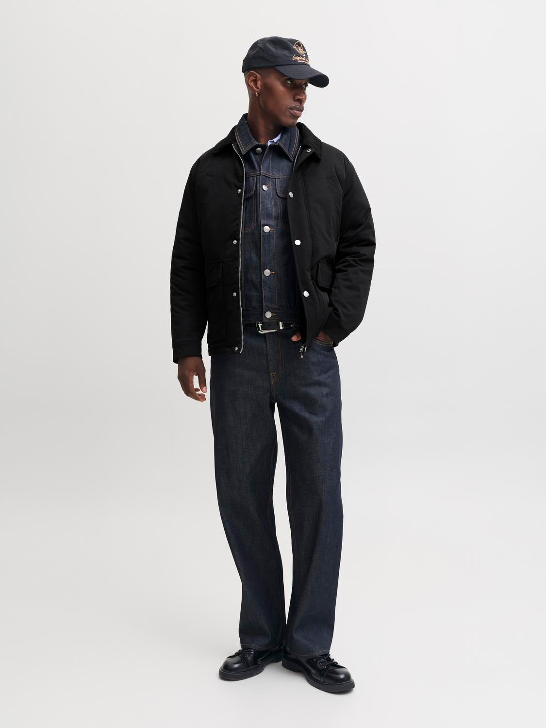 model_shot-front_full
