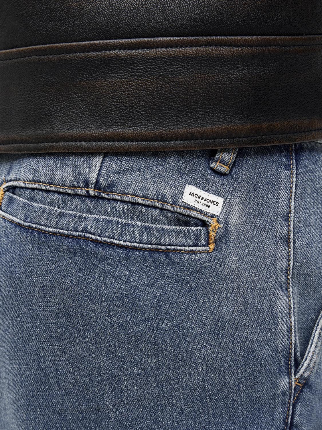 model_shot-detail