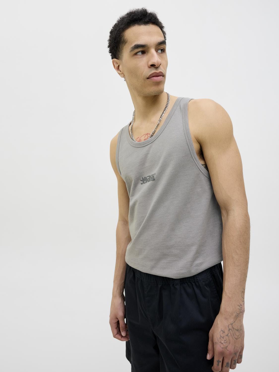 model_shot-creative