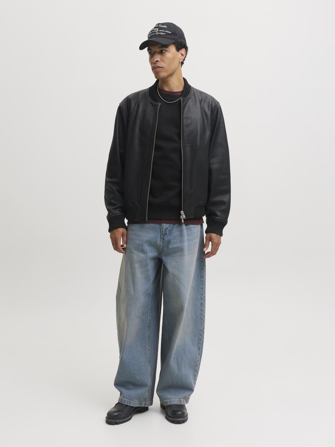 model_shot-front_full