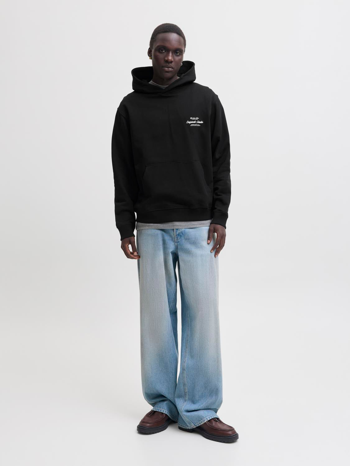 model_shot-front_full