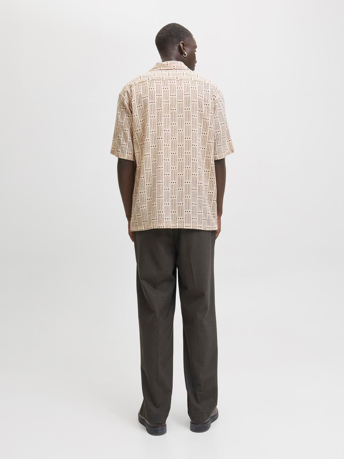 model_shot-back