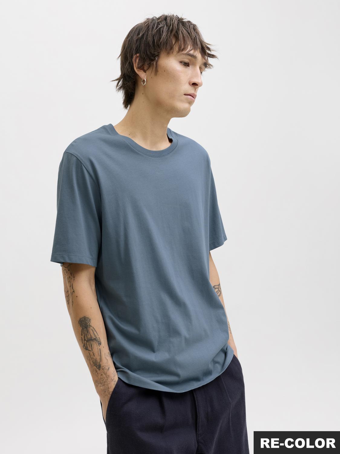 model_shot-creative
