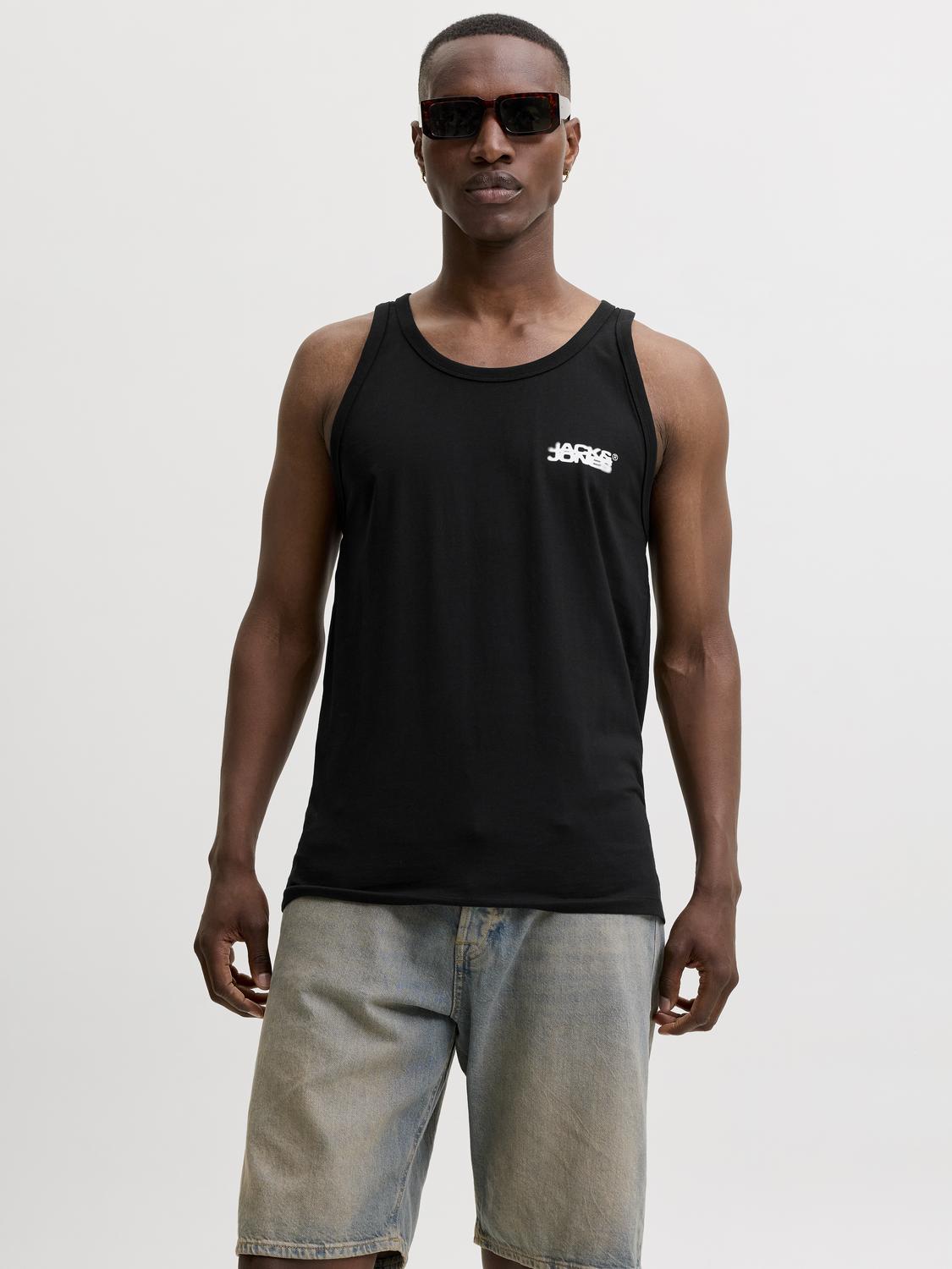 model_shot-front