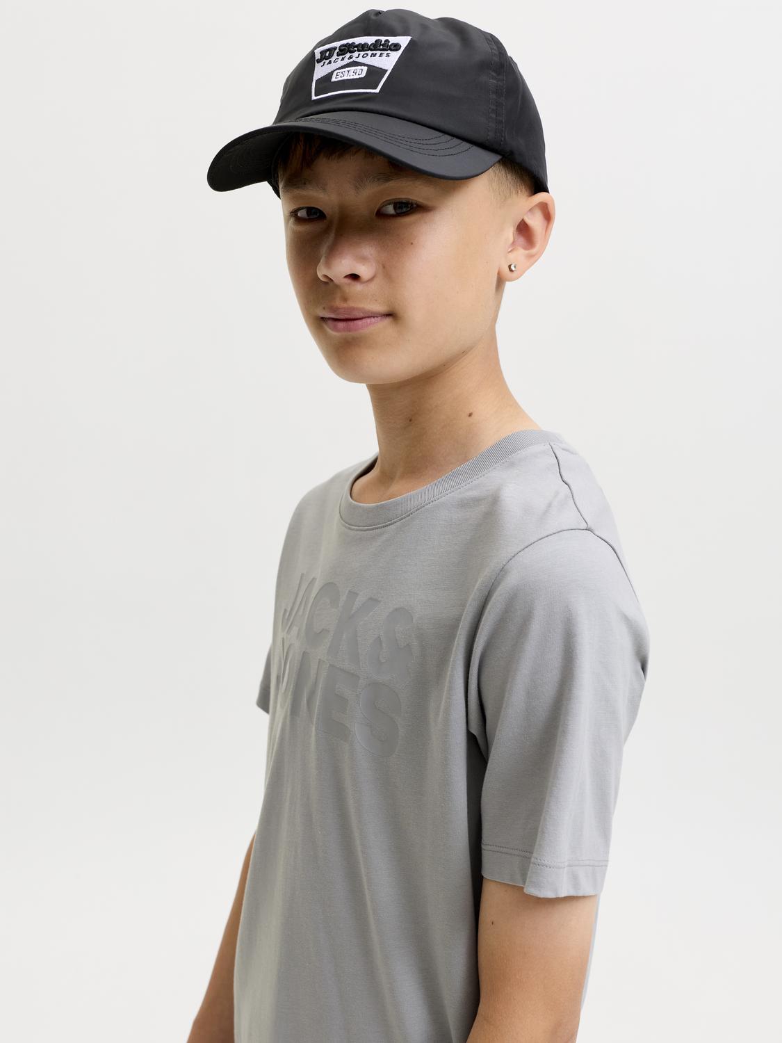 model_shot-creative